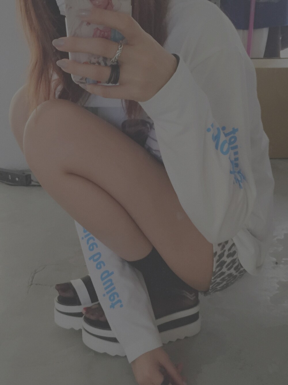 「BUBBLEStokyo、healthgoth」｜「BUBBLESのアイテム（Tシャツ/カットソー、ホワイト系）」を使った、ℳさん（レディース・168cm）の秋コーディネートの1枚目の写真