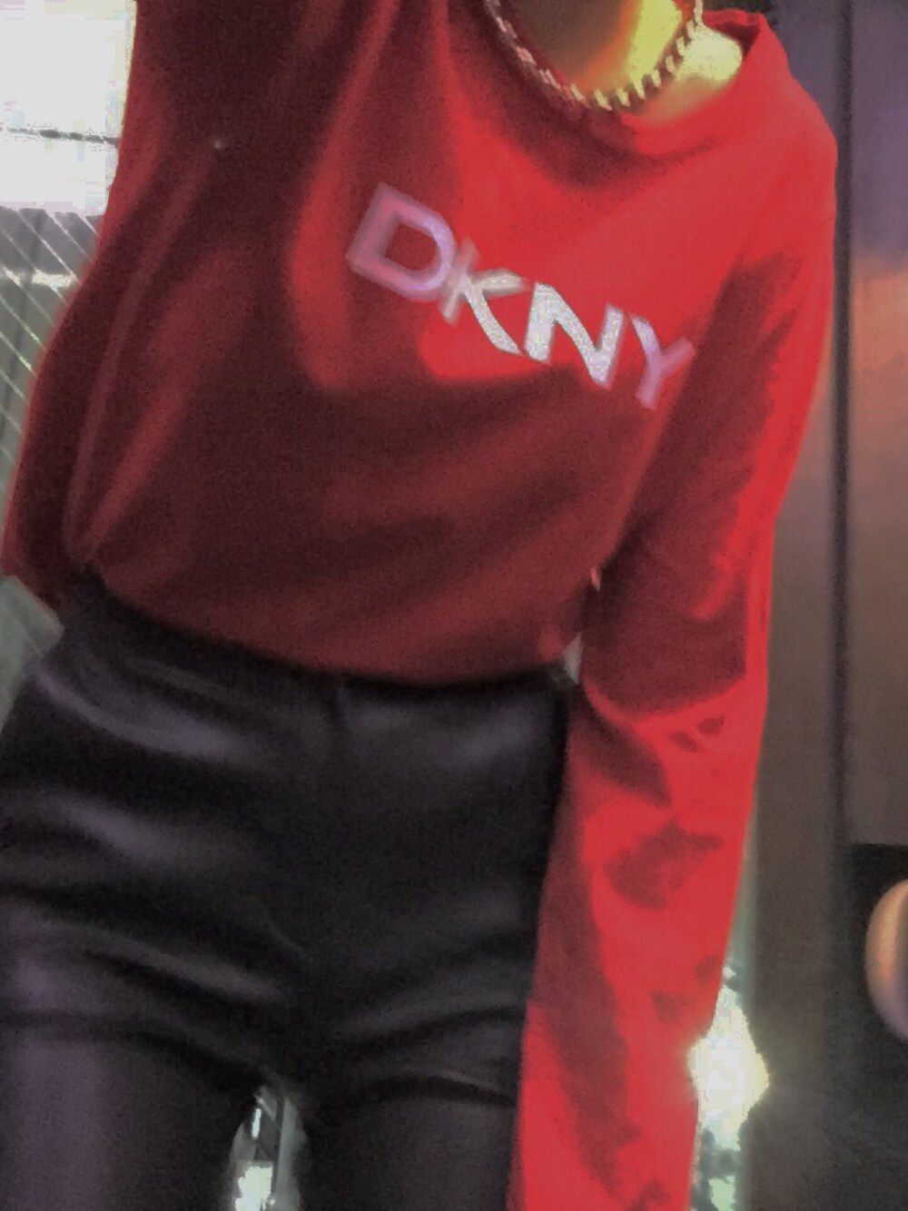 「faithtokyo」｜「DKNY DONNA KARAN NEW YORKのアイテム（トップス、レッド系）」を使った、ℳさん（レディース・168cm）の春コーディネートの1枚目の写真