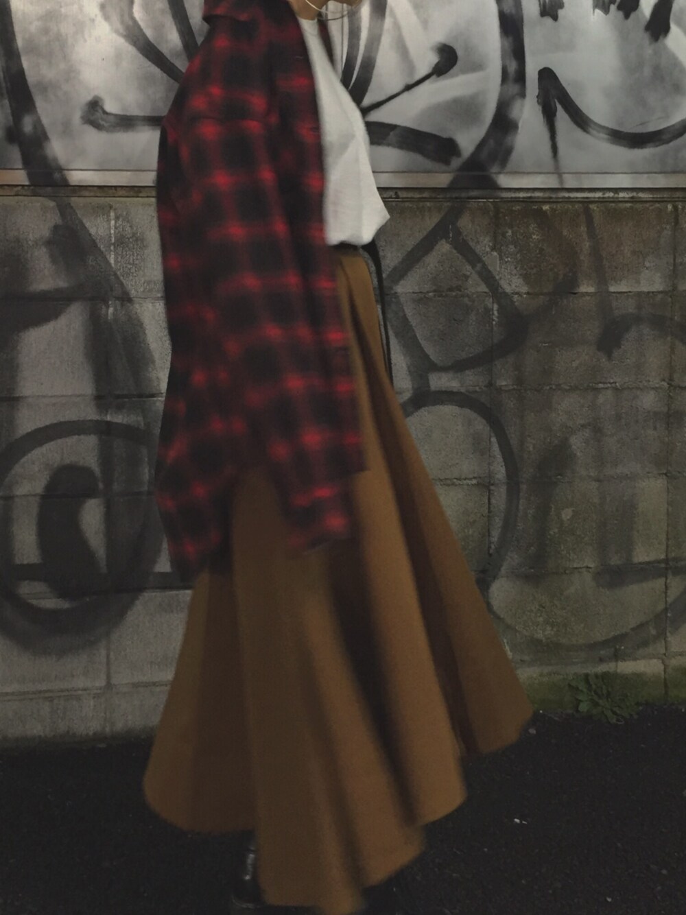 「Faith、faithtokyo」｜「k3&co.のDickies×k3&co. Flare Skirt（スカート、ブラウン系）」を使った、ℳさん（レディース・168cm）の春コーディネートの1枚目の写真