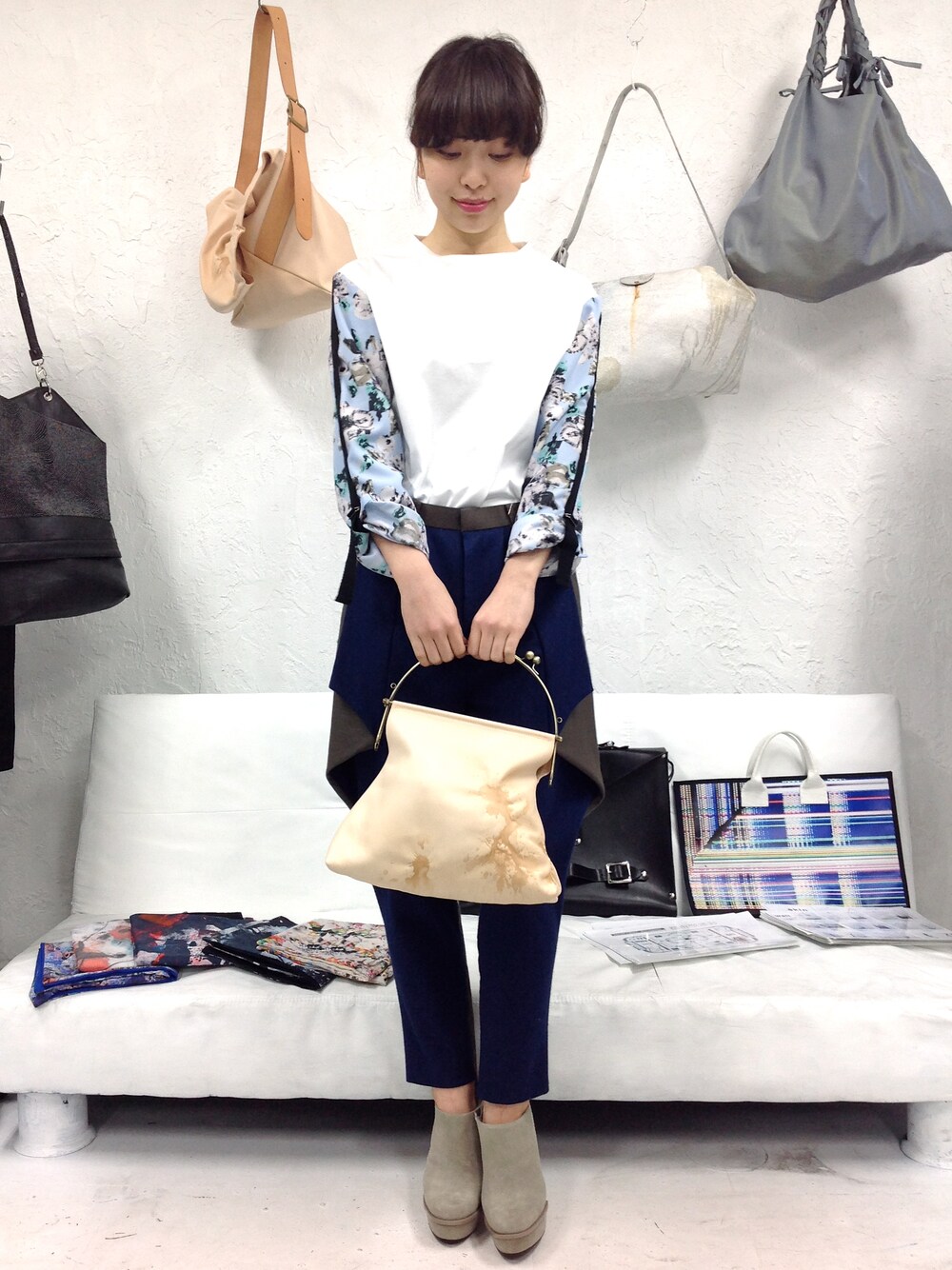 「Calvin Klein PLATINUM(Calvin Klein PLATINUM)、kagari yusuke、初挑戦アイテム、shokurashina、Palette」｜「CLAIR 袖切替カットソー1（Tシャツ/カットソー、ホワイト系）」を使った、ringoさん（レディース・160cm）の春コーディネートの1枚目の写真