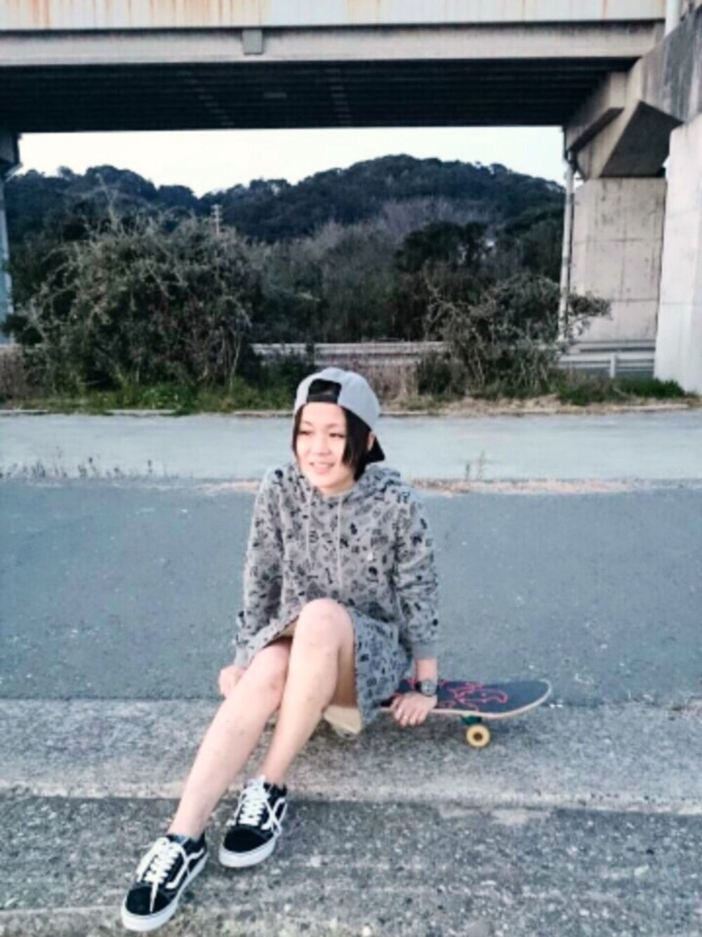 「THRASHERのアイテム（キャップ、ブラック系）」を使った、sayuchimuさん（レディース・157cm）の冬コーディネートの1枚目の写真