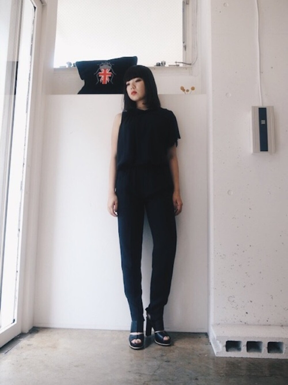 「アシンメトリー、オールブラック、結婚式、 サンダル、 キレイめ」｜「3.1 Phillip Limのアイテム（シャツ/ブラウス、ホワイト系）」を使った、FLONT STAFF さん（レディース・155cm）の夏コーディネートの1枚目の写真
