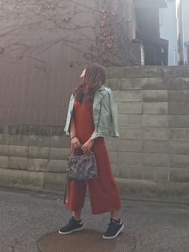「スタンスミス」｜「アイテム（つなぎ/オールインワン）」を使った、tommy_525さん（レディース・163cm）の秋コーディネート