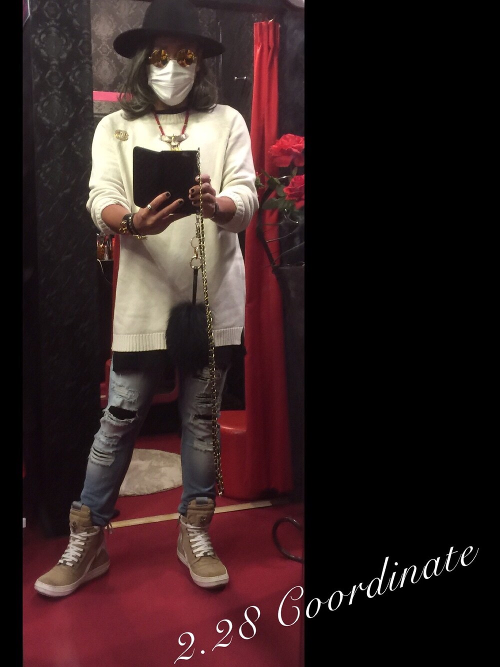 「スニーカー、ニット、ロングブリムハット、goro's、chanel、Chrome Hearts、H&M、HERMES、FENDI、春」｜「H&M DIVIDEDのアイテム（ニット/セーター、ホワイト系）」を使った、JULIANさん（メンズ・180cm）の冬コーディネートの1枚目の写真