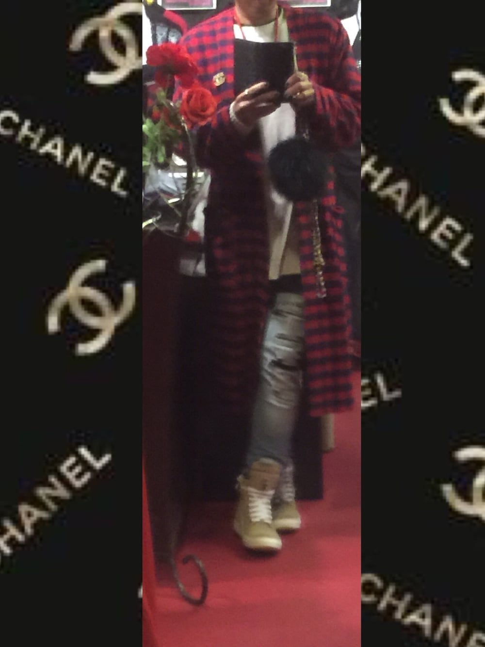 「デニムパンツ、ootd、シャツカーデ、春コーデ、RICK OWENS、Chrome Hearts、H&M、スニーカー」｜「H&M DIVIDEDのアイテム（カーディガン/ボレロ、レッド系）」を使った、JULIANさん（メンズ・180cm）の冬コーディネートの1枚目の写真