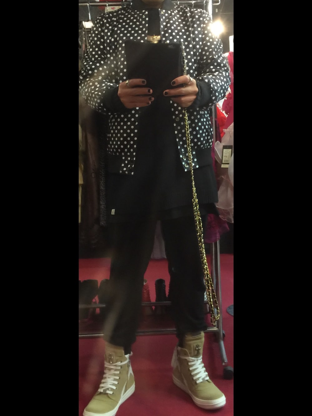 「supreme、ナイロンジャケット、ドット柄、Supreme x Comme des Garcons SHIRT、goro's、Chrome Hearts、RICK OWENS、rick owens X chrome hearts」｜「Supreme のアイテム（ナイロンジャケット、ブラック系）」を使った、JULIANさん（メンズ・180cm）の冬コーディネートの1枚目の写真