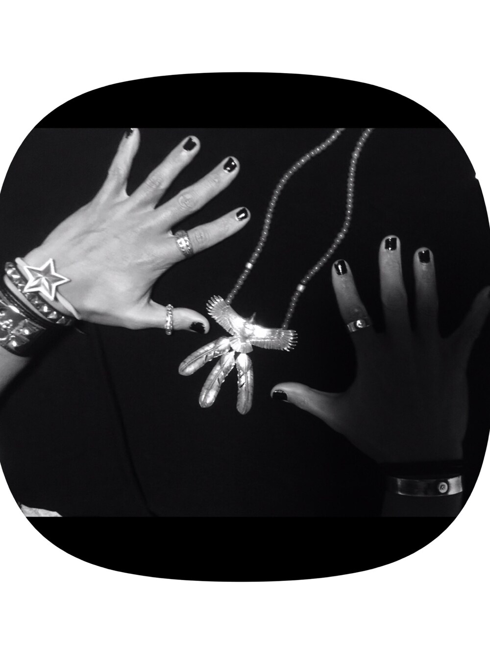 「goro's、アクセサリー、ロンハーマン、ヘアゴム、クロムハーツ、Chrome Hearts、ゴローズ」｜「goro'sのアイテム（ネックレス、シルバー系）」を使った、JULIANさん（メンズ・180cm）の春コーディネートの1枚目の写真