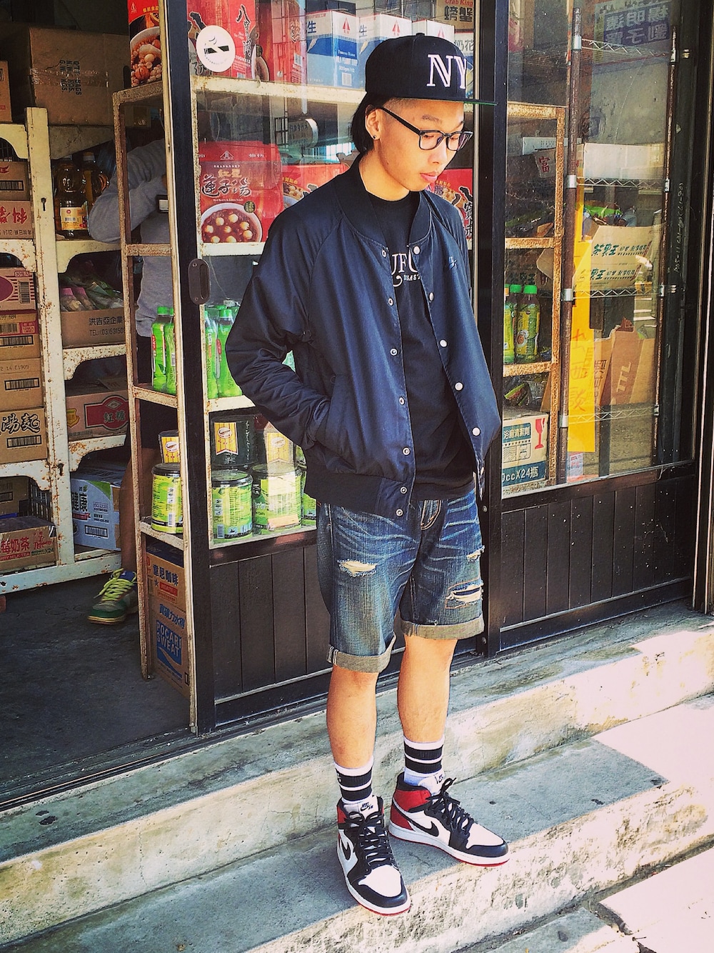 「HUF、nike sb 、AIR JORDAN、aj1、40Oz NYC、G-SHOCK」｜「40ozのアイテム（キャップ、ブラック系）」を使った、henさん（メンズ・174cm）の秋コーディネートの1枚目の写真