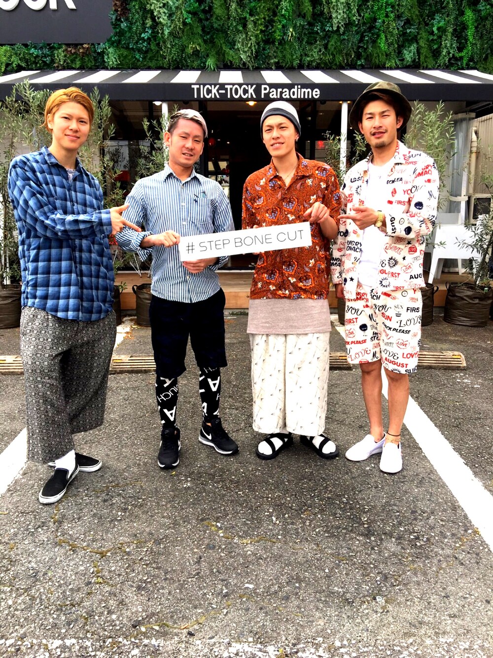 「VANSのアイテム（スニーカー、ブラック系）」を使った、TICK-TOCK Paradimeさん（メンズ・170cm）の夏コーディネートの1枚目の写真