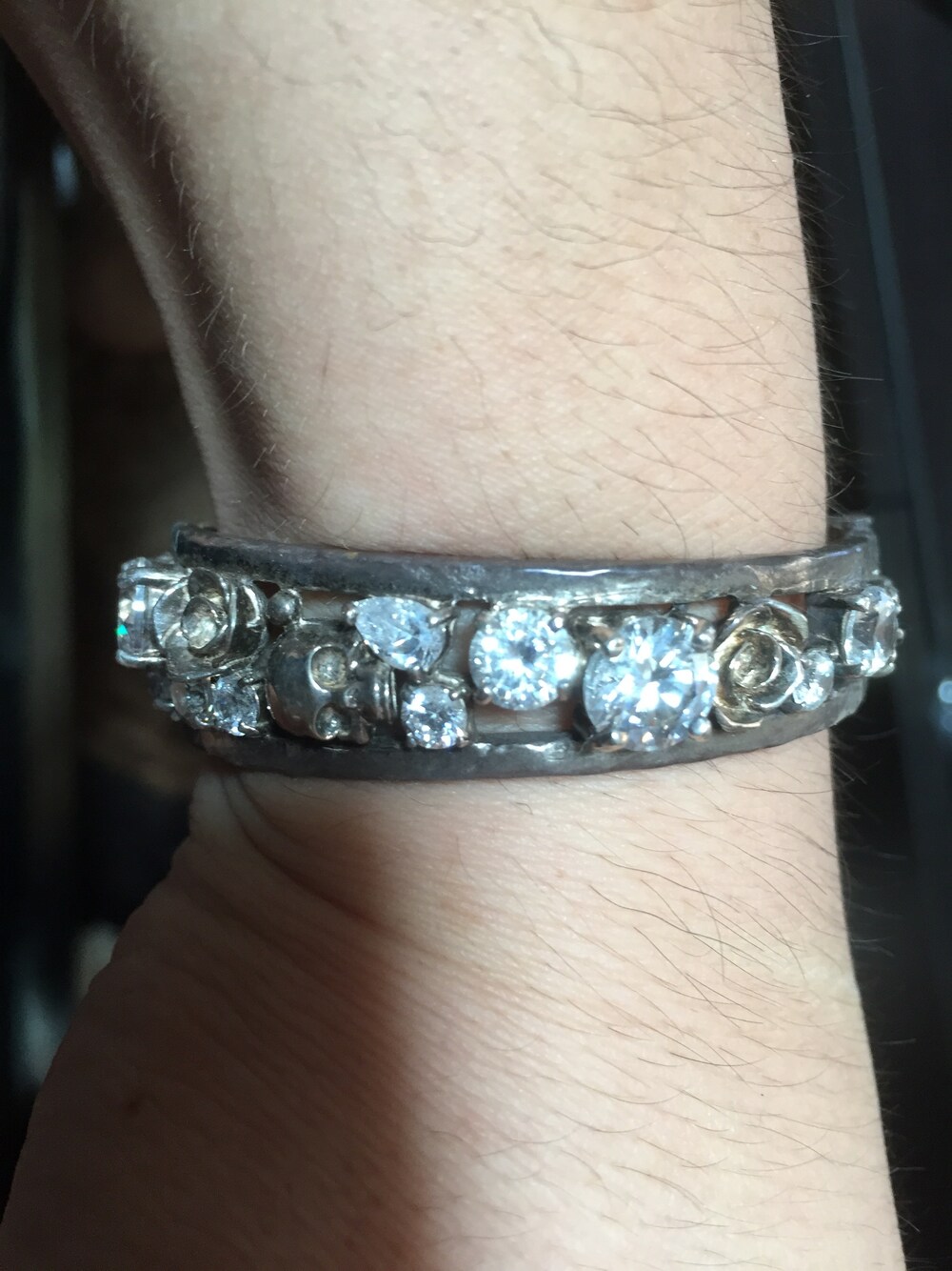 「ブレスレット、バングル、ラインストーン、シルバーアクセサリー、シルバー、アクセサリー」｜「glambのOdyssey bangle(thick)（ブレスレット、シルバー系）」を使った、flocon de neige(ZOZOブランド化2021プロフ応援お願いします）さん（メンズ・177cm）の夏コーディネートの1枚目の写真