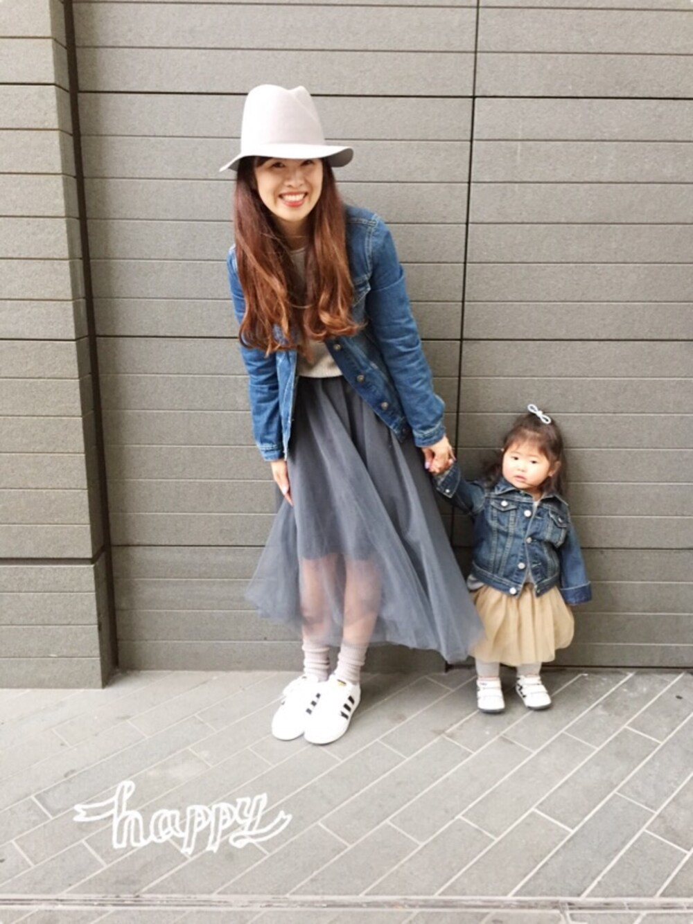 「白いスニーカー、親子でおそろい、Gジャン、チュールスカート」｜「友達♡のWEAR友♡♡（その他、その他）」を使った、あみぃ さん（キッズ・80cm）の春コーディネートの1枚目の写真
