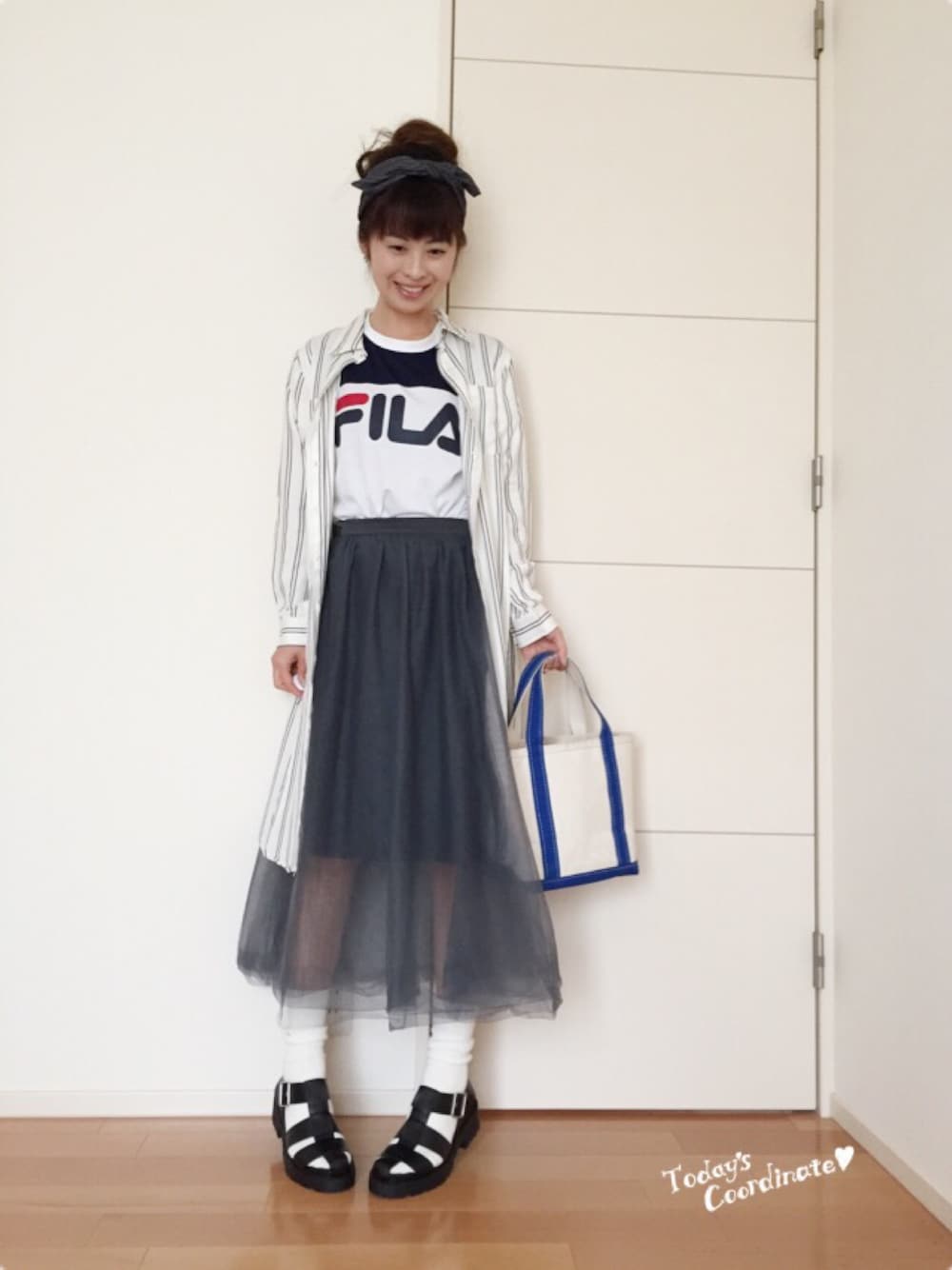 「トートバッグ、スポーツミックス、チュールスカート、靴下 × サンダル、ヘアバンド、ターバン、ハグマグ」｜「FRAY I.Dのチュールロングスカート（スカート、グリーン系）」を使った、あみぃ さん（レディース・163cm）の春コーディネートの1枚目の写真