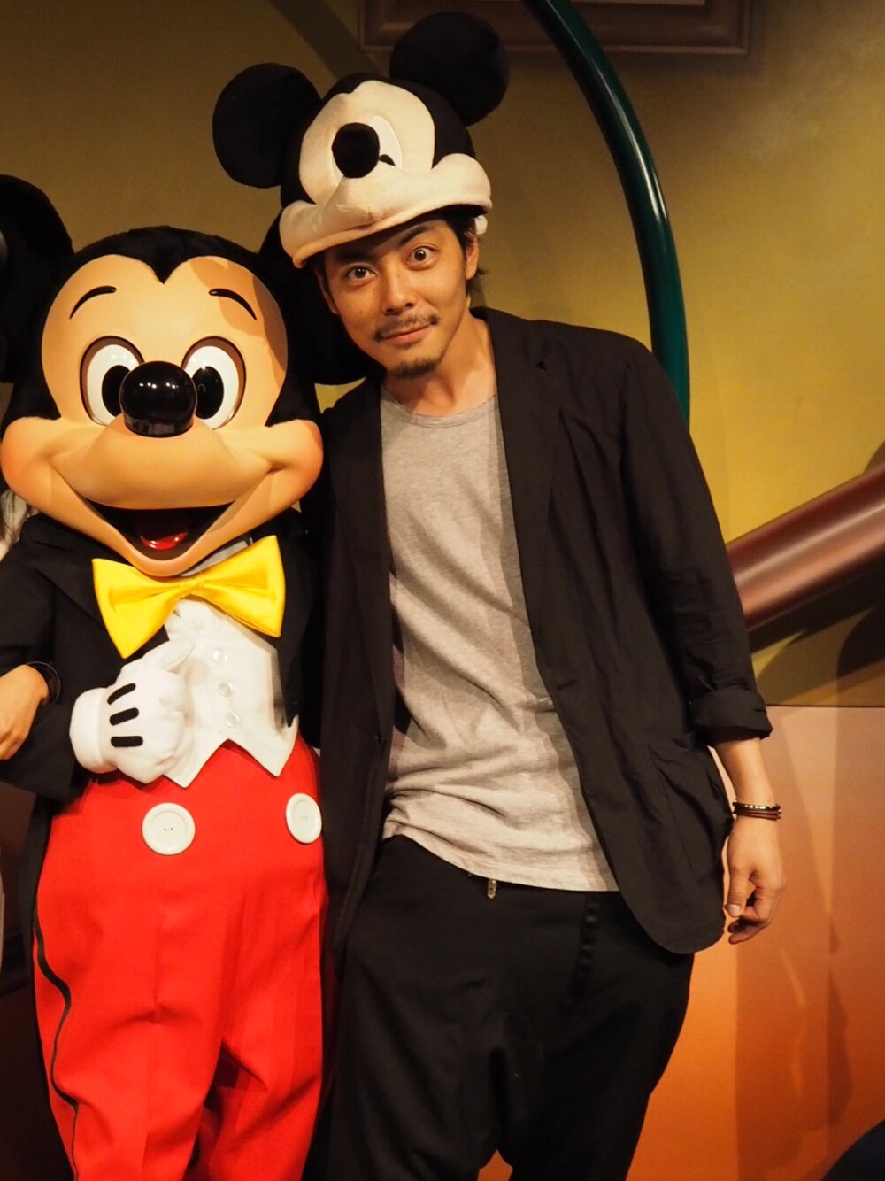 「ganryu、Maison Martin Margiela、elephant blanc、mickey、Mickey Mouse 、120万円」｜「Elephant Blancのアイテム（テーラードジャケット、ブラック系）」を使った、YUSUKE_WAKAMORIさん（メンズ・178cm）の夏コーディネートの1枚目の写真