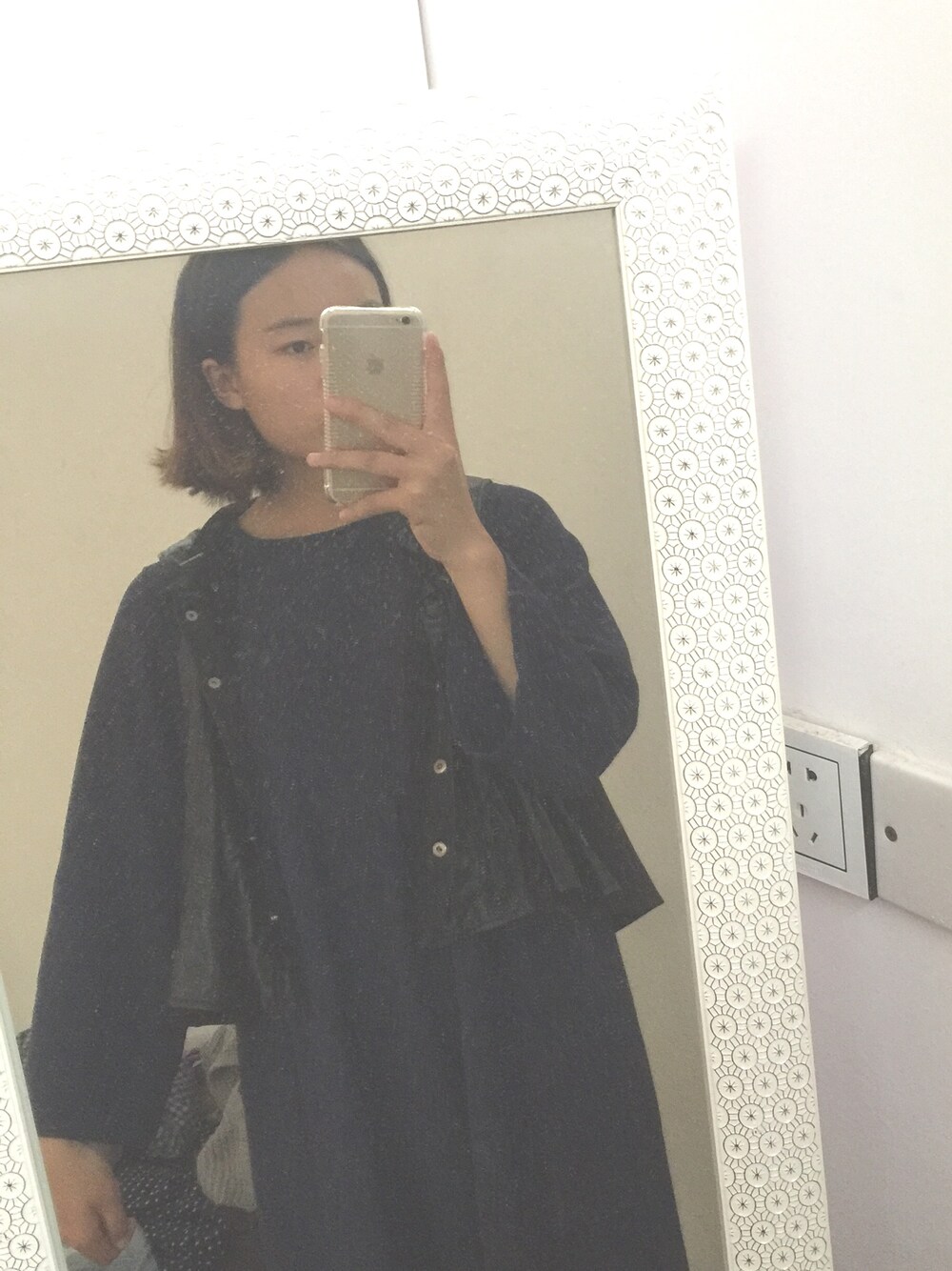 「小村莉子のアイテム（トップス、ブラック系）」を使った、小村莉子さん（レディース・167cm）の秋コーディネートの1枚目の写真