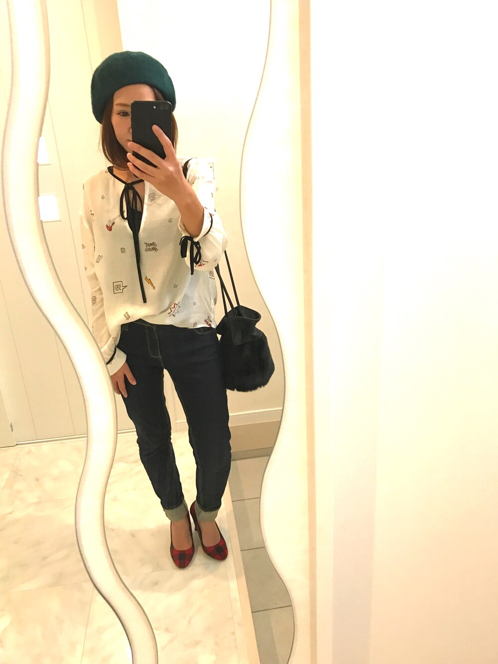「ZARA、GU、ロック、ファー小物」｜「ZARAのアイテム（シャツ/ブラウス、ホワイト系）」を使った、 T7ekoさん（レディース・156cm）の秋コーディネートの1枚目の写真