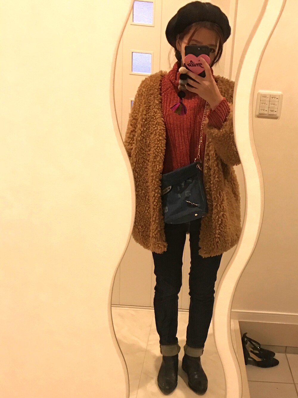 「もこもこ、ベレー帽、ZARA、GU、寒い、デニム、ラフ、ニット、ブラシュカ、ラクチンコーデ」｜「ブレスポイントのアイテム（その他アウター、ブラウン系）」を使った、 T7ekoさん（レディース・156cm）の秋コーディネートの1枚目の写真