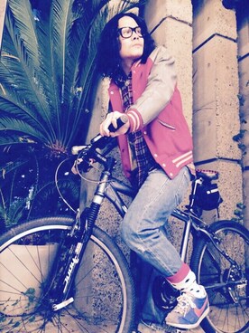 「NIKE（ナイキ）のアイテム（スニーカー、ブルー系）」を使った、Yasuhito  Gotouさん（メンズ・171cm）の冬コーディネート