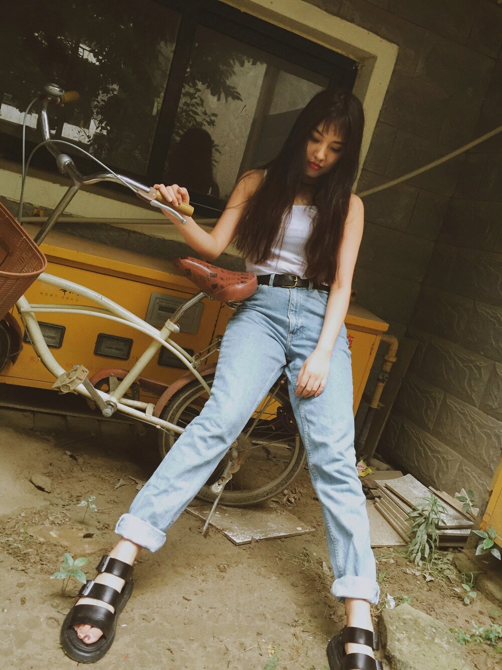 「outfit、シンプル」｜「TOPSHOPのアイテム（キャミソール、ホワイト系）」を使った、mrsskippさん（レディース・165cm）の夏コーディネートの1枚目の写真