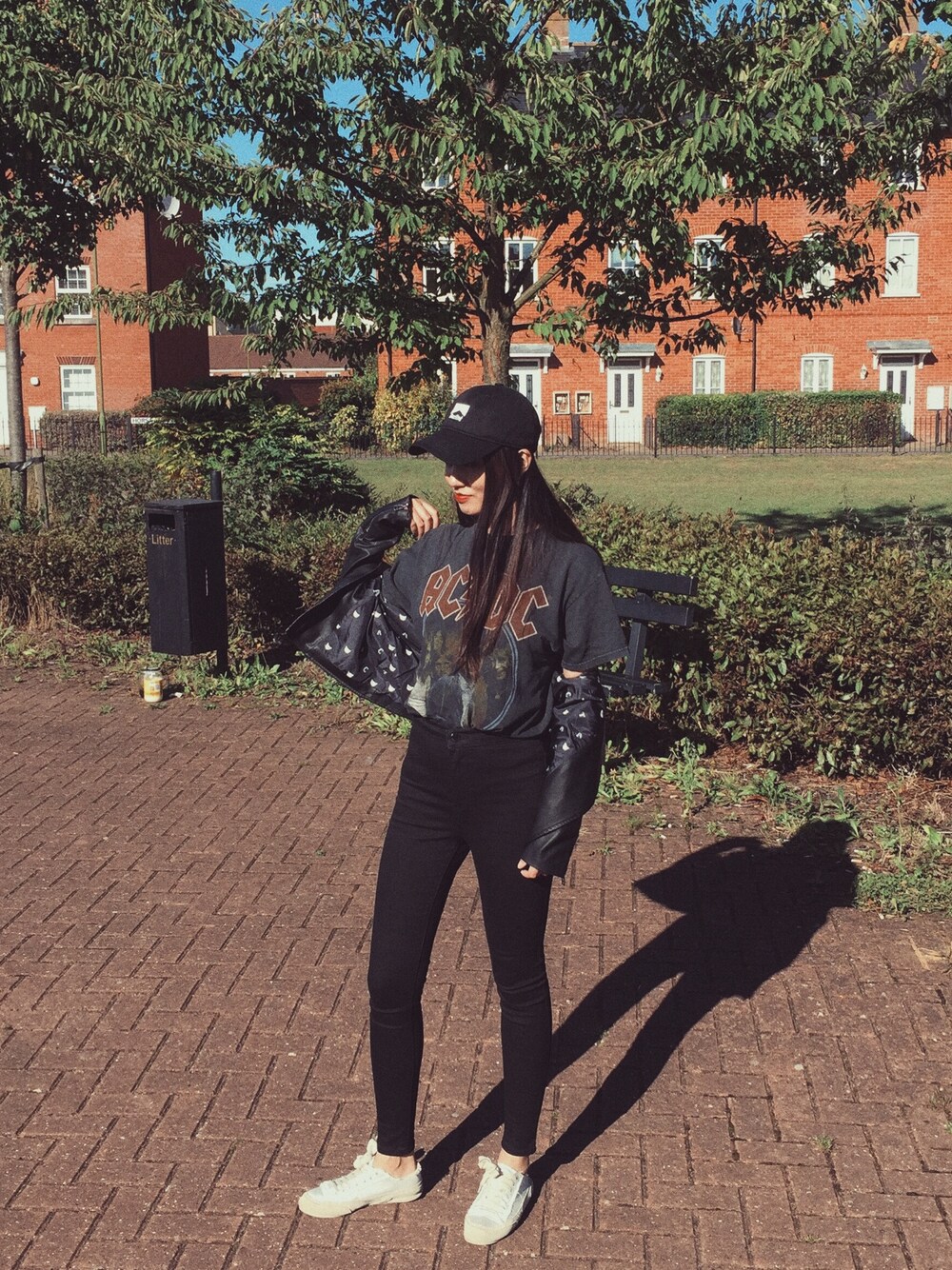 「秋コーデ」｜「Brandy Melvilleのアイテム（Tシャツ/カットソー、ブラック系）」を使った、mrsskippさん（レディース・165cm）の秋コーディネートの1枚目の写真