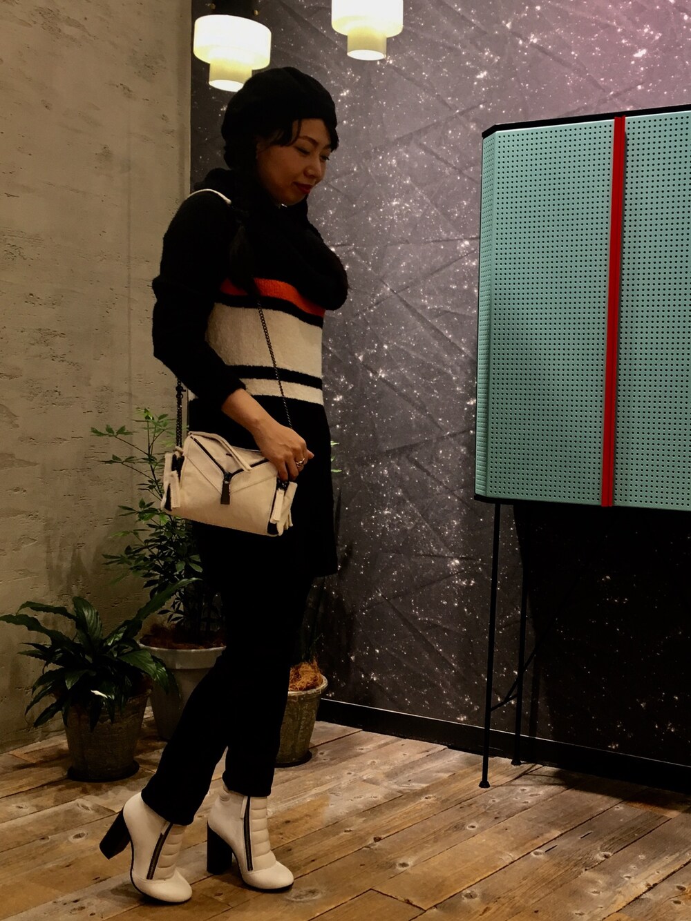 「DIESELのアイテム（ニット/セーター、ブラック系）」を使った、Nishimuraさん（レディース・162cm）の秋コーディネートの1枚目の写真