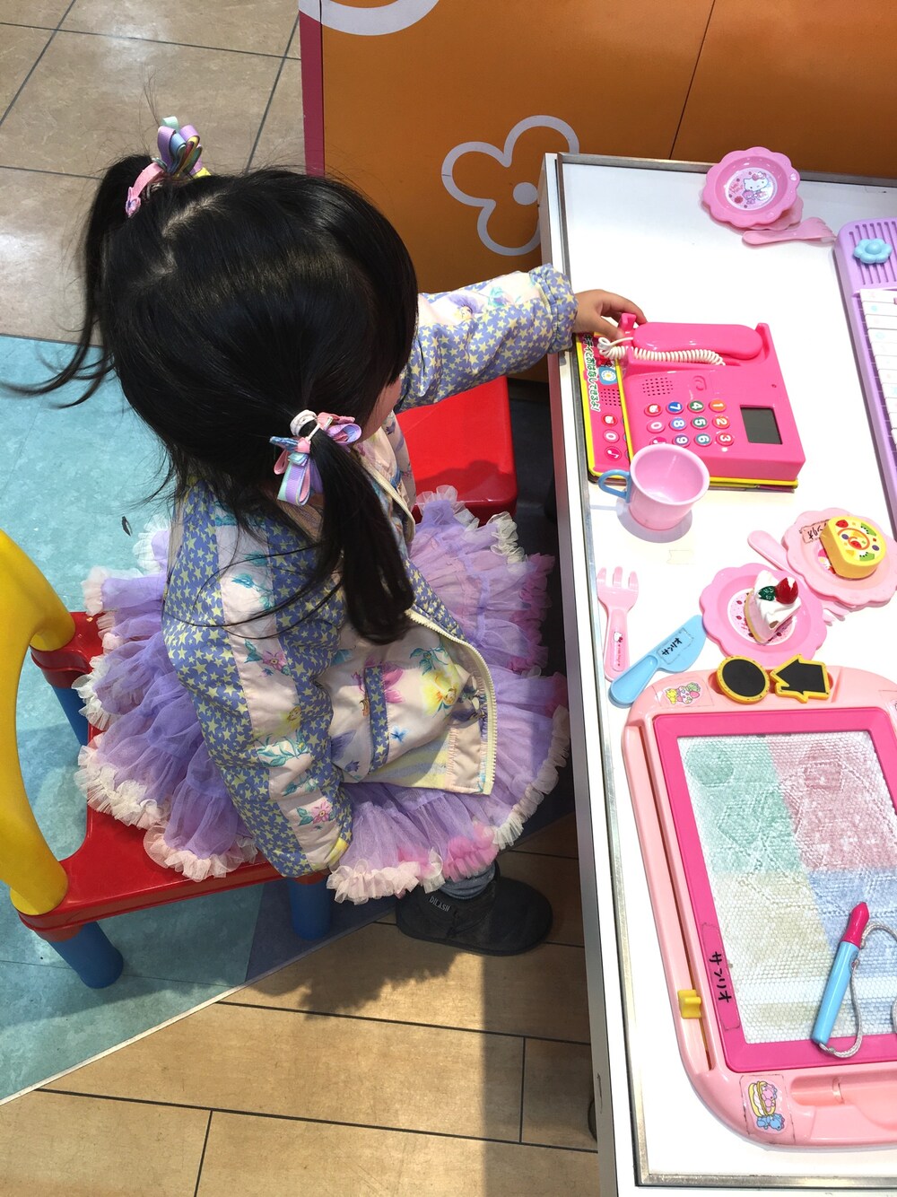 「kids」｜「fafaのアイテム（スタジャン、ピンク系）」を使った、COCOさん（キッズ・90cm）の春コーディネートの1枚目の写真