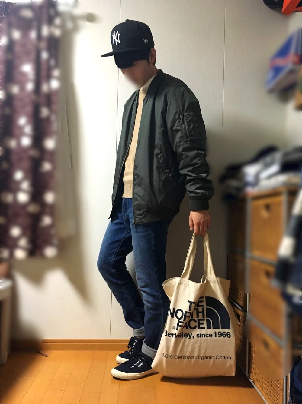「シンプルコーデ、黒、オトナカジュアル、ゆるコーデ、スキニー、ジーンズ、11月WEAR秋冬ニットコーデ祭り、sneakers、秋のコーデ、冬」｜「NEW ERAの【NEW ERA】NE 59FIFTY Denim/ニューエラ デニム（キャップ、ブラック系）」を使った、はらぺこ たける。さん（メンズ・168cm）の秋コーディネートの1枚目の写真