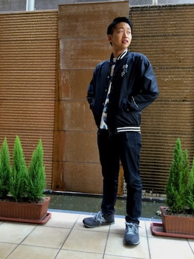 「総柄トップス」｜「アイテム（ナイロンジャケット）」を使った、うちすけさん（メンズ・170cm）の秋コーディネート