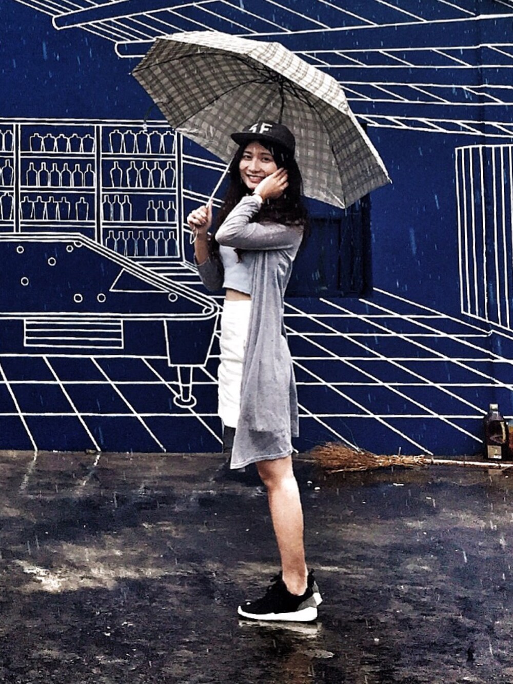 「rainyday」｜「Levi'sのアイテム（キャップ、グレー系）」を使った、Uraniaさん（レディース・160cm）の春コーディネートの1枚目の写真