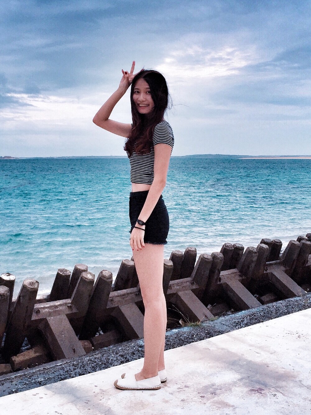 「FOREVER 21のアイテム（Tシャツ/カットソー、その他）」を使った、Uraniaさん（レディース・160cm）の夏コーディネートの1枚目の写真