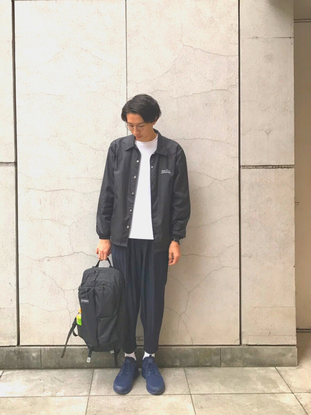 「HOMME PLISSÉ ISSEY MIYAKE、hommeplisse、niko and ...、UNDER COVER、コーチジャケット、サーマル、agnes b.、NIKE、Timbuk2、JINS」｜「niko and...のHealthknit/ ヘビーワッフルモック（Tシャツ/カットソー、ホワイト系）」を使った、Akihitoさん（メンズ・183cm）の秋コーディネートの1枚目の写真