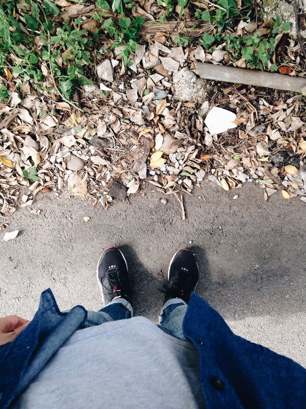 「UNIQLO、shirts、stance socks、PUMA」｜「UNIQLOのアイテム（スーツジャケット、ブルー系）」を使った、weizhixuanさん（メンズ・174cm）の夏コーディネートの1枚目の写真