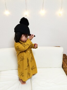 「アイテム（シャツワンピース、イエロー系）」を使った、Omoさん（キッズ・70cm）の冬コーディネート