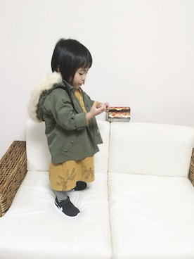 「green label relaxing（グリーンレーベルリラクシング）のアイテム（モッズコート）」を使った、Omoさん（キッズ・80cm）の秋コーディネート