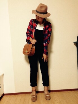 「GU（ジーユー）のアイテム（サロペット/オーバーオール、ブラック系）」を使った、sat(*☻-☻*)さん（レディース）の秋コーディネート