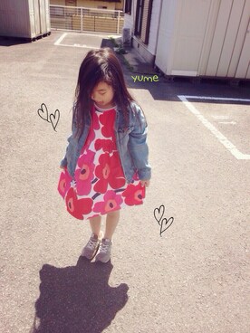 「marimekko（マリメッコ）のアイテム（ワンピース、レッド系）」を使った、yumeさん（キッズ・125cm）の春コーディネート