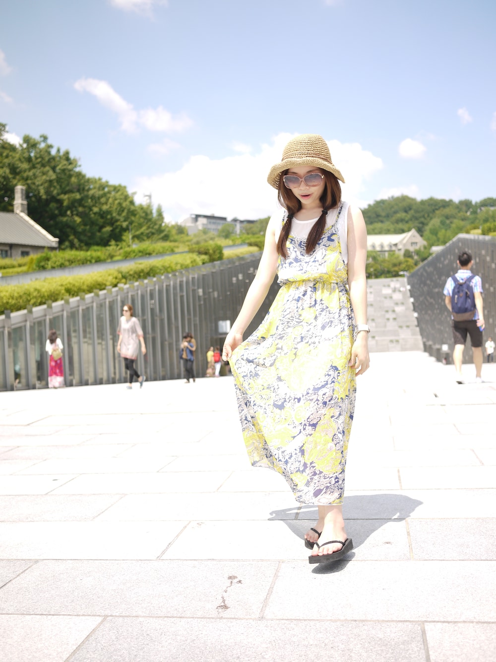 「夏日梨花（ワンピース、イエロー系）」を使った、張凡凡さん（レディース・155cm）の夏コーディネートの1枚目の写真