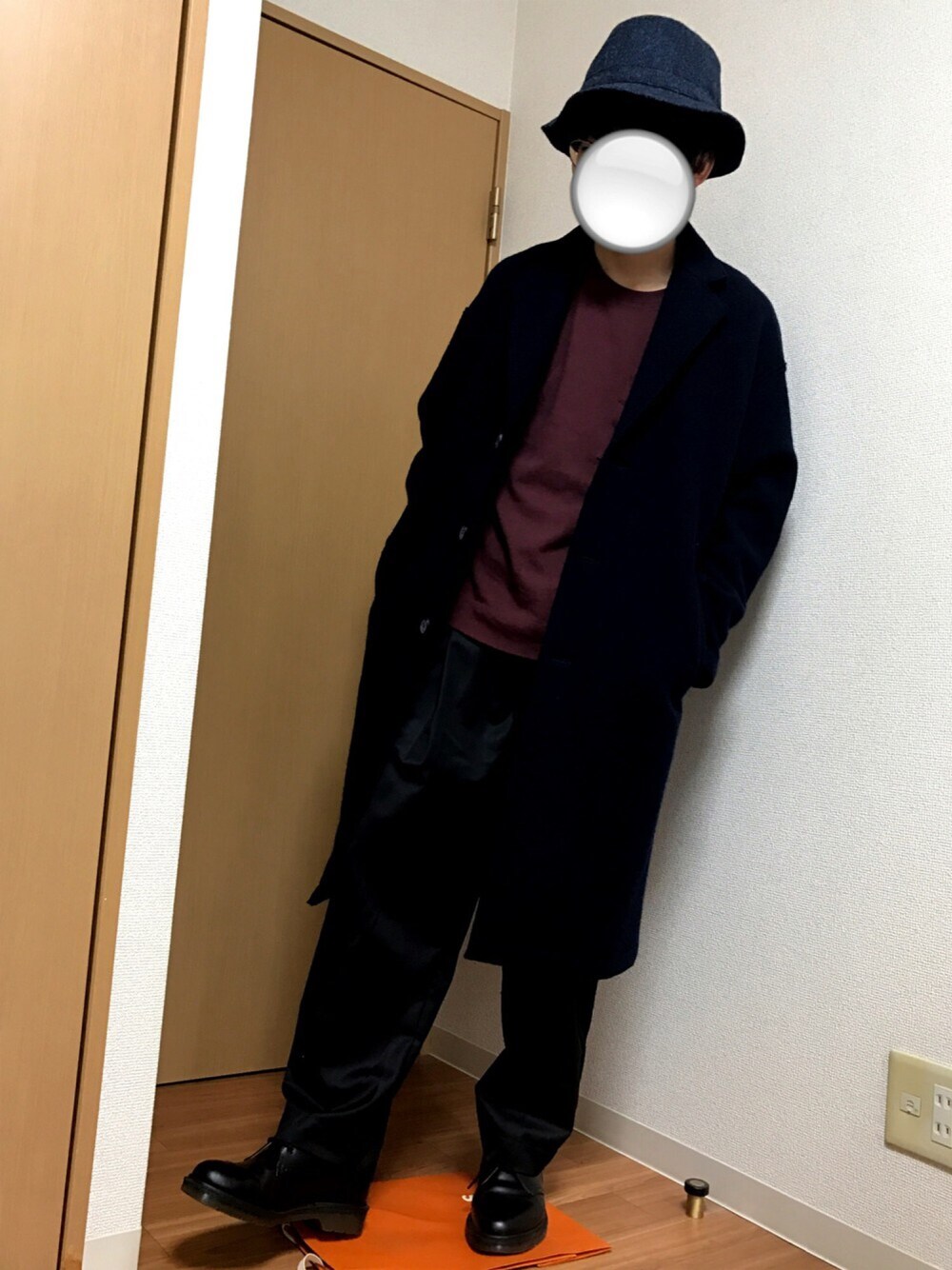 「冬、ゆるコーデ、ゆるパンツ」｜「STUDIOUSのSTUDIOUS ビエラウールワイドパンツ（スラックス、ブラック系）」を使った、you さん（メンズ・167cm）の秋コーディネートの1枚目の写真