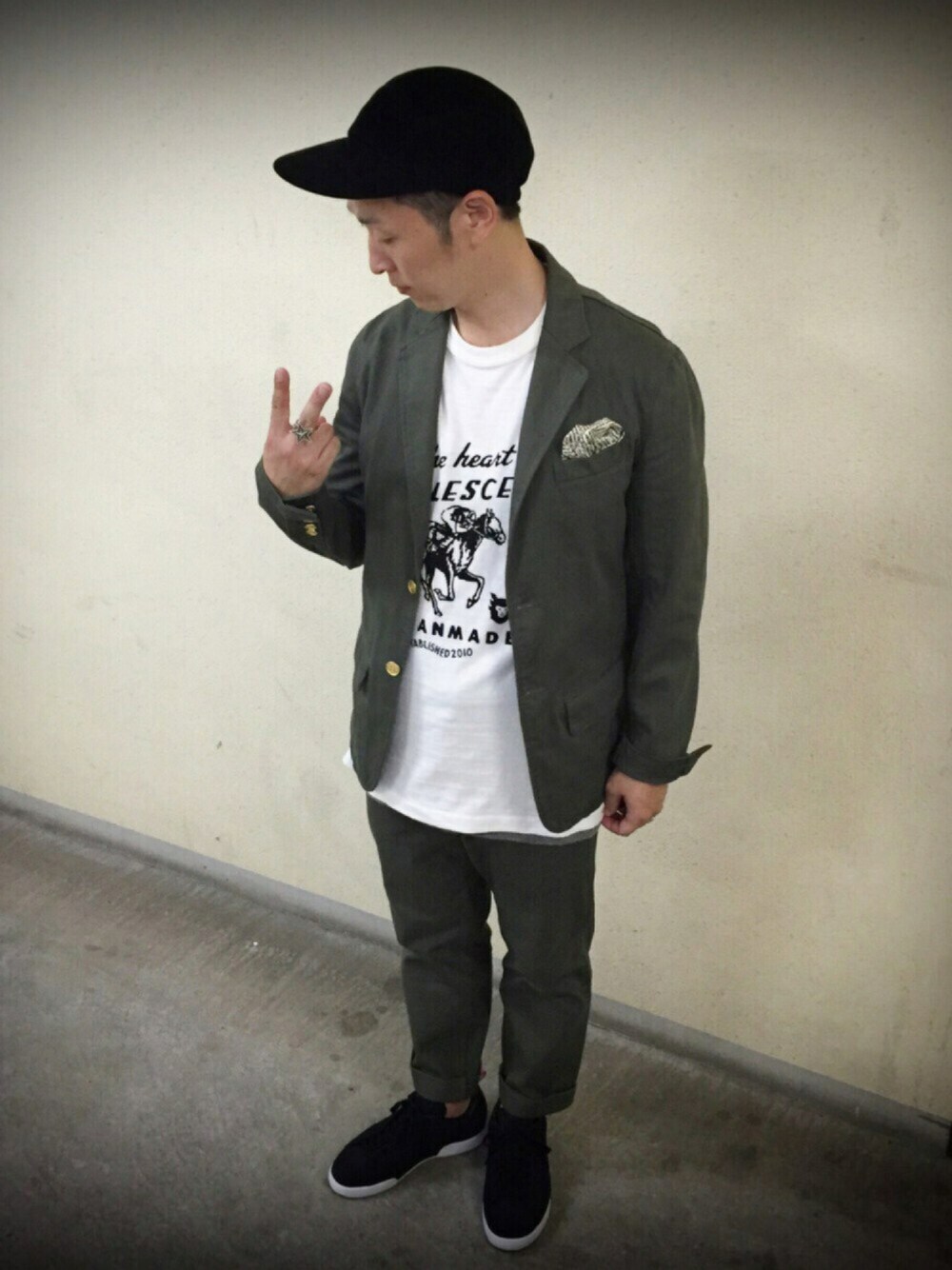 「unitedarrowsandsons、オトナカジュアル、シンプルコーデ、キャップ、スニーカー、セットアップ、nigold、HUMAN MADE、UNITED ARROWS & SONS、united arrows」｜「HUMAN MADEのHUMAN MADE/ T-SHIRT ♯1116（Tシャツ/カットソー、ホワイト系）」を使った、TAKAHIROさん（メンズ・170cm）の夏コーディネートの1枚目の写真