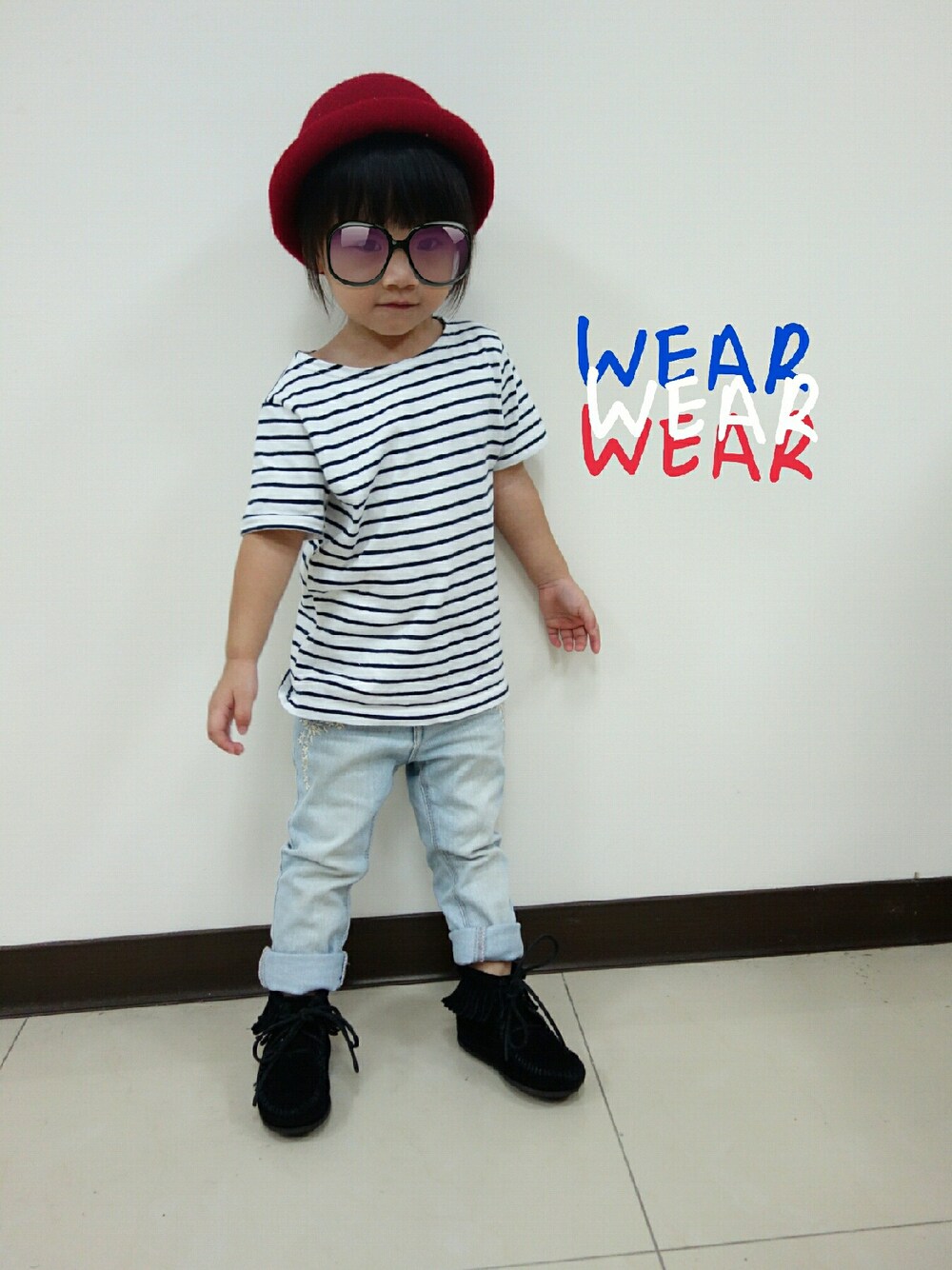 「2歲、kids」｜「Minnetonkaのアイテム（シューズ、ブラック系）」を使った、Masha.TWさん（キッズ・90cm）の秋コーディネートの1枚目の写真