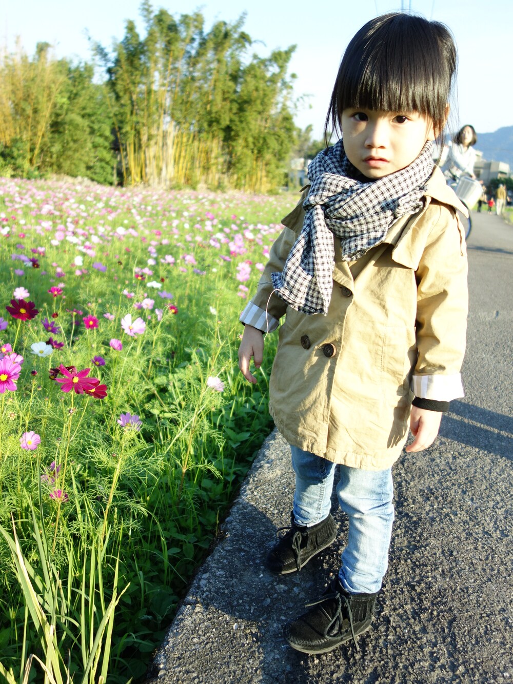 「2歲、kids」｜「H&Mのアイテム（デニムパンツ、その他）」を使った、Masha.TWさん（キッズ・90cm）の秋コーディネートの1枚目の写真