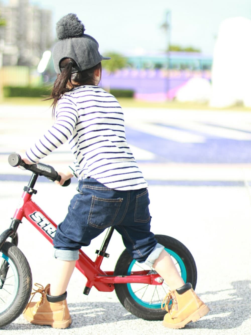「秋のコーデ、kidsfashion、公園」｜「strider bikesのアイテム（スポーツグッズ、レッド系）」を使った、Masha.TWさん（キッズ・90cm）の秋コーディネートの1枚目の写真