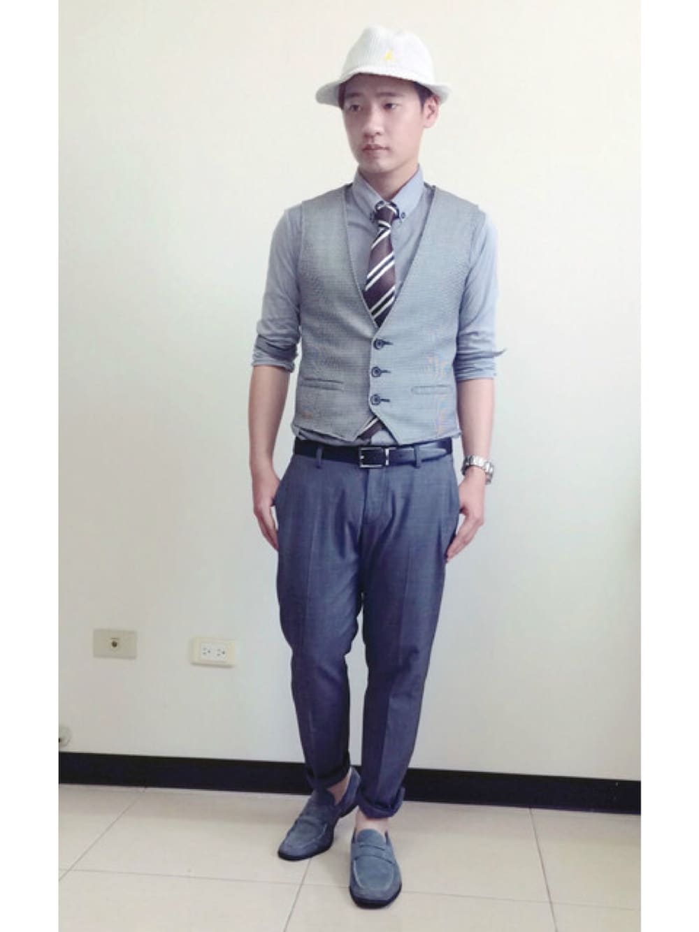 「ZARA、ootd、street」｜「ZARAのアイテム（スーツパンツ、グレー系）」を使った、timerさん（メンズ・170cm）の夏コーディネートの1枚目の写真