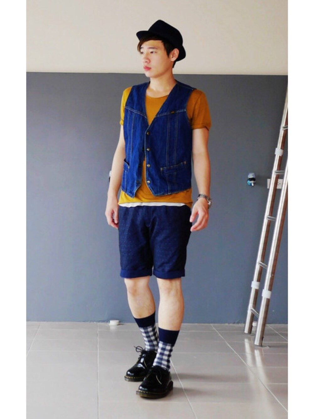 「shoes、hat、Dr.Martens、street、casual、ZARA、UNIQLO」｜「Dr. Martensのアイテム（その他シューズ、ブラック系）」を使った、timerさん（メンズ・170cm）の秋コーディネートの1枚目の写真