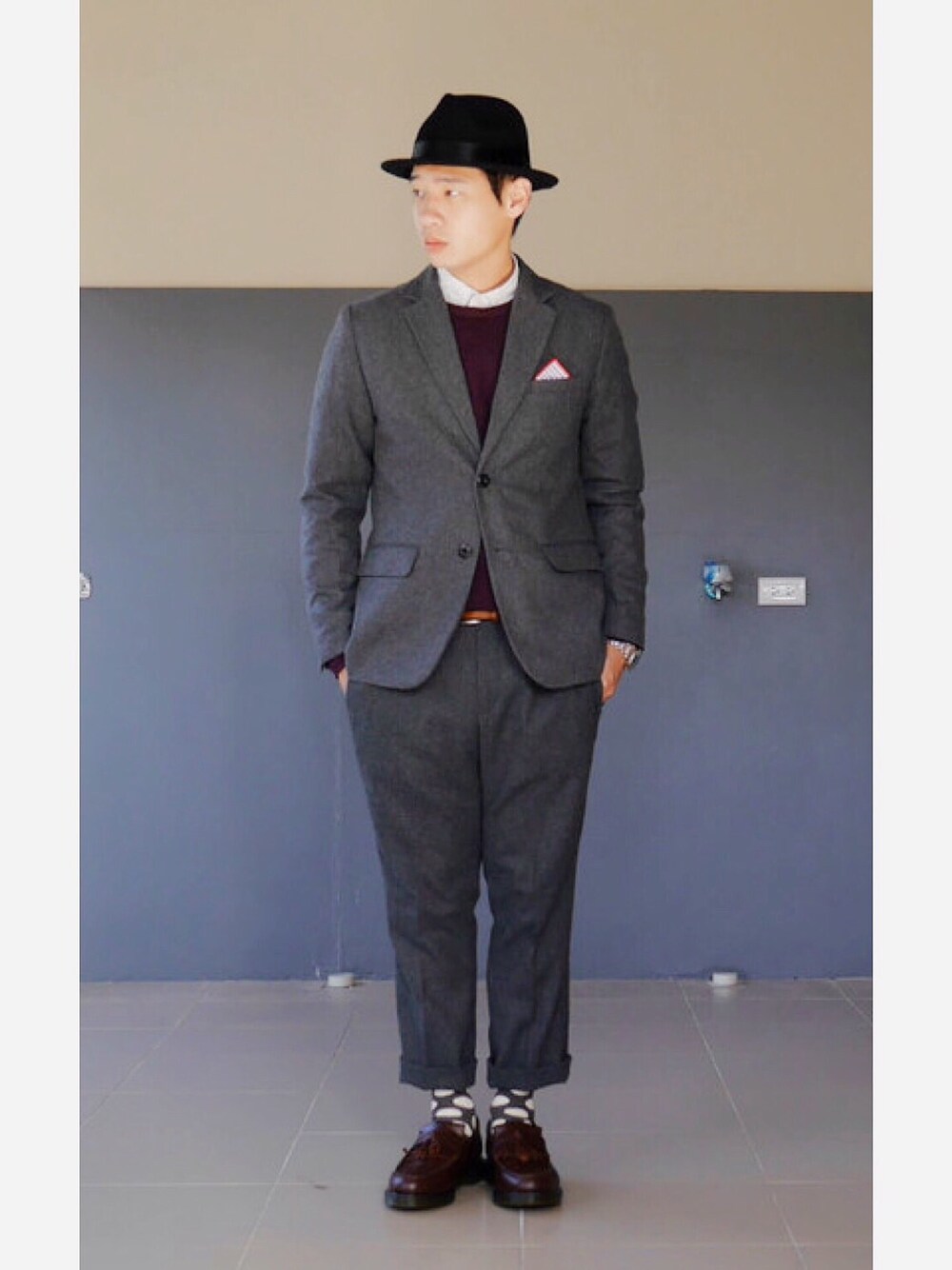 「Merry Christmas、UNIQLO、GU、plain-me、dappei、Tシャツ、Taiwan、men」｜「GUのアイテム（スーツジャケット、グレー系）」を使った、timerさん（メンズ・170cm）の冬コーディネートの1枚目の写真