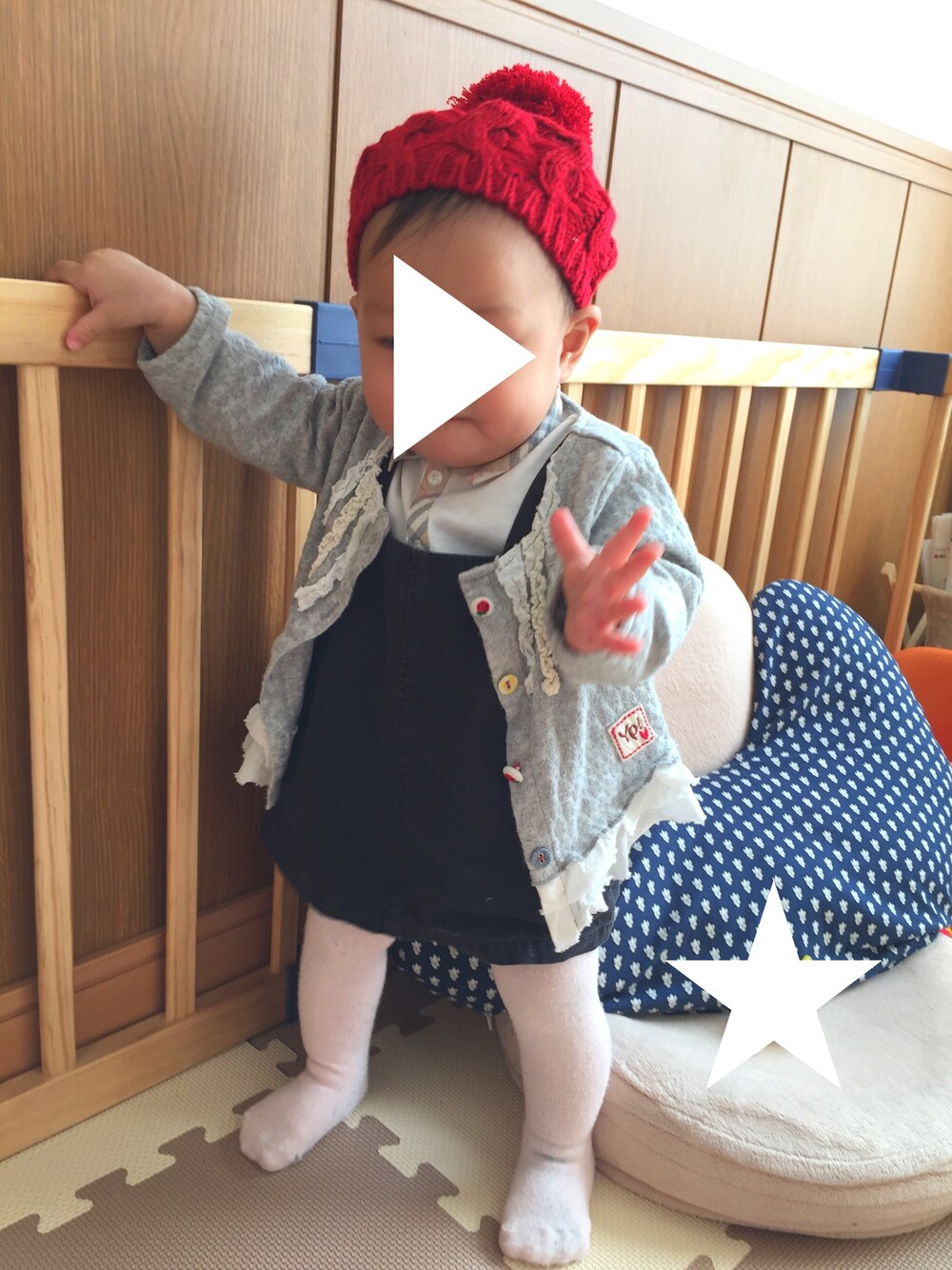 「BURBERRYのBurberry Three-Piece Bodysuit Gift Set (Baby)（Tシャツ/カットソー、ホワイト系）」を使った、hmさん（キッズ・70cm）の秋コーディネートの1枚目の写真