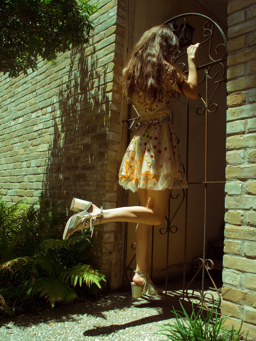 「R29SheerGenius、sheer、dress、embroidered、ootd、outfit、summer、spring、retro、vintage」｜「Dezzalのアイテム（ドレス、ベージュ系）」を使った、StormCalystaさん（レディース・168cm）の秋コーディネートの1枚目の写真