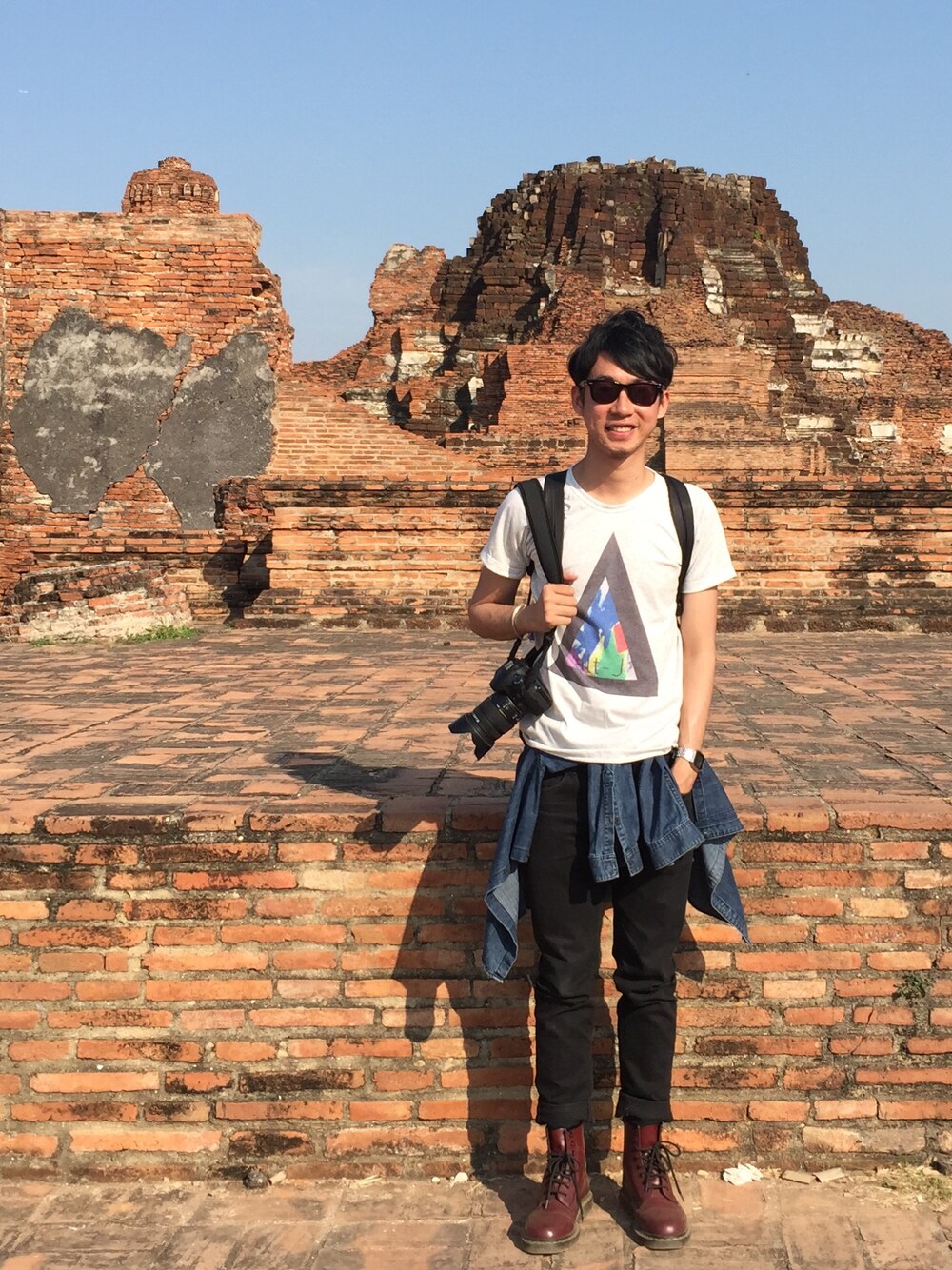 「hot、Thailand、vacation、tourist、January」｜「Ray-Banのアイテム（サングラス、ブラック系）」を使った、Nick さん（メンズ・178cm）の夏コーディネートの1枚目の写真