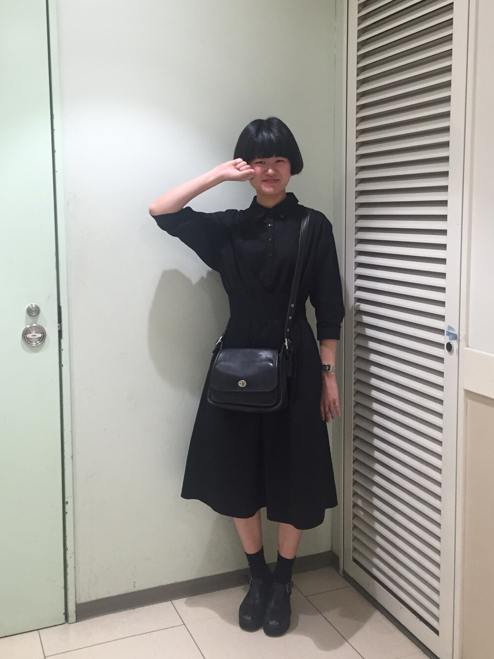 「黒コーデ、オールドコーチ、チープカシオ、omekashi」｜「Omekashiのアイテム（ワンピース、ブラック系）」を使った、miharu さん（レディース・165cm）の秋コーディネートの1枚目の写真