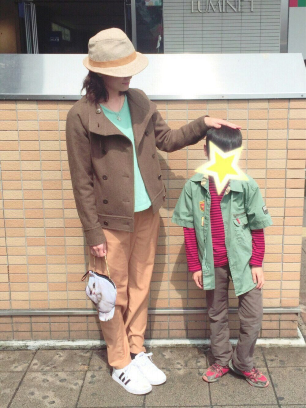 「親子コーデ、カジュアルコーデ、パンツスタイル、ハット、大人カジュアル」｜「LAISSE PASSEのアイテム（ミリタリージャケット、その他）」を使った、MIHOさん（レディース・162cm）の春コーディネートの1枚目の写真
