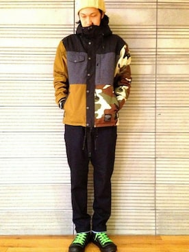 「MANASTASH（マナスタッシュ）のアイテム（マウンテンパーカー）」を使った、KENJI KUBOTAさん（メンズ・176cm）の秋コーディネート